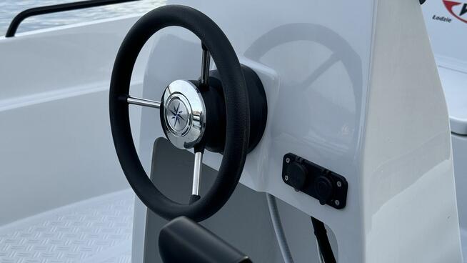 ŁÓDŹ WĘDKARSKO-REKREACYJNA POWER BASS 430 ZE STERÓWKĄ