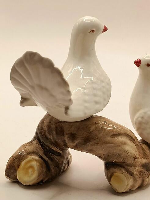 Figurka ceramika ptaki na gałęzi gołąbki turkawki