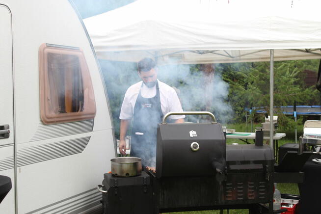 Profesjonalne Usługi Kelnerskie z Pełnym Wyposażeniem