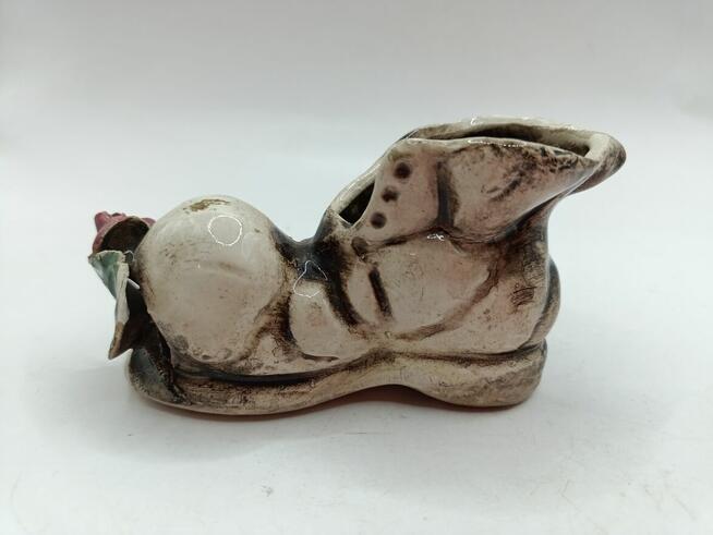 Figurka ceramika but trzewik z kwiatem