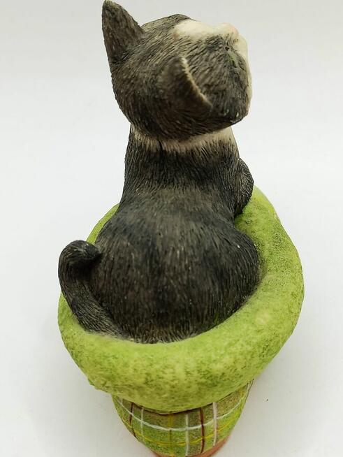 Figurka Leonardo kot w zielonym bucie