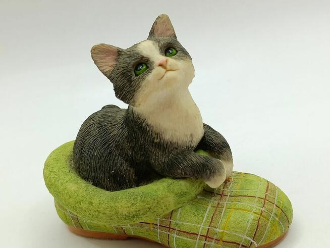 Figurka Leonardo kot w zielonym bucie