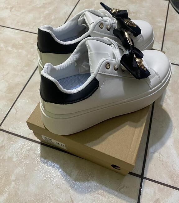 Sneakersy czarne kokardki roz 37