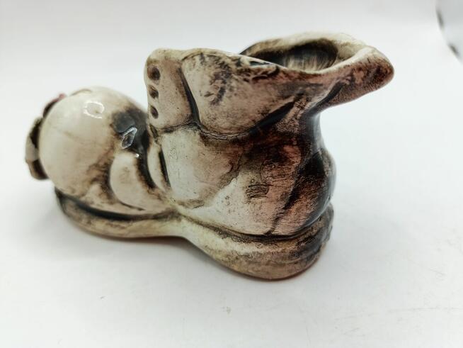 Figurka ceramika but trzewik z kwiatem