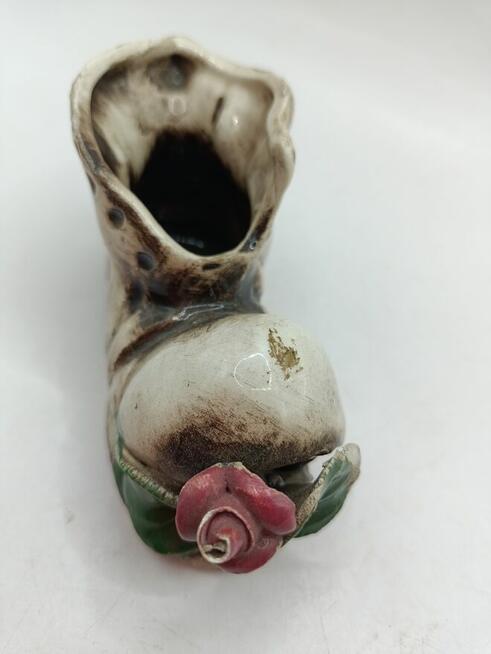 Figurka ceramika but trzewik z kwiatem