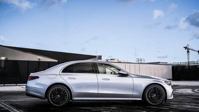 Wynajem luksusowego samochodu z kierowcą - ślub, wesele