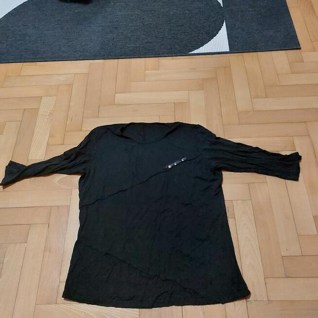 Sprzedam około 800 sztuk odzieży