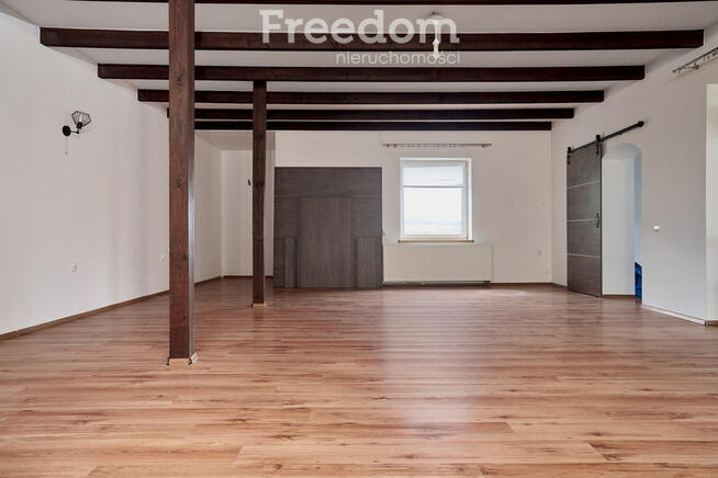 Dom w centrum znanej miejscowości Warpuny