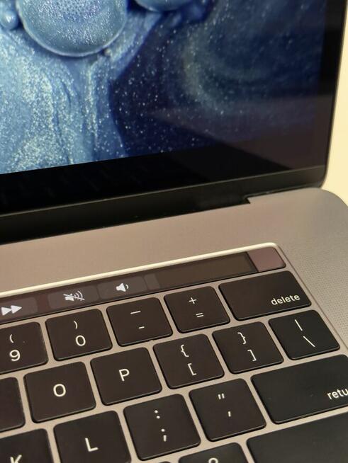 Apple MacBook A1990 15,4 i9-16GB RAM 512GB SSD Piękny!