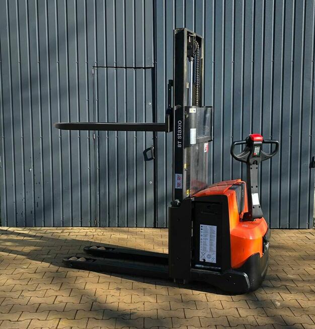 Używany wózek widłowy elektryczny Toyota SWE niski maszt