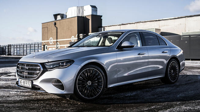 Wynajem luksusowego samochodu z kierowcą - ślub, wesele