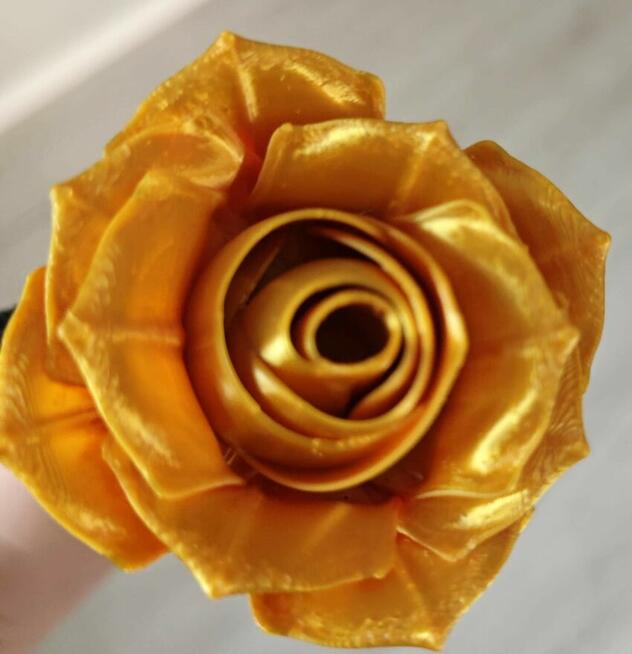 Piękne Złote Róże 5 sztuk- 30 zł