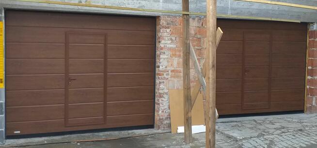 Brama segmentowa z drzwiami przejściowymi