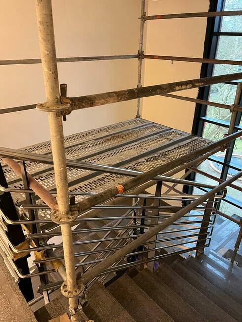 Rusztowanie modułowe - wynajem - Klatki schodowe, dekarze