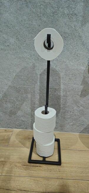 Stojak na papier toaletowy