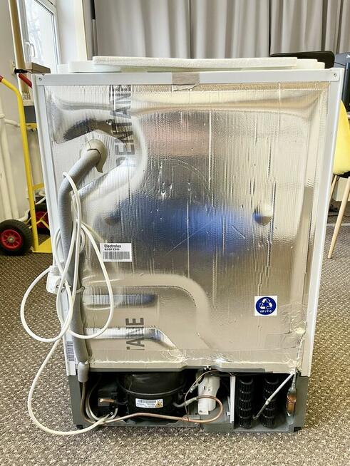 Nowa zamrażarka szufladowa do zabudowy ELECTROLUX LYB2AF82S