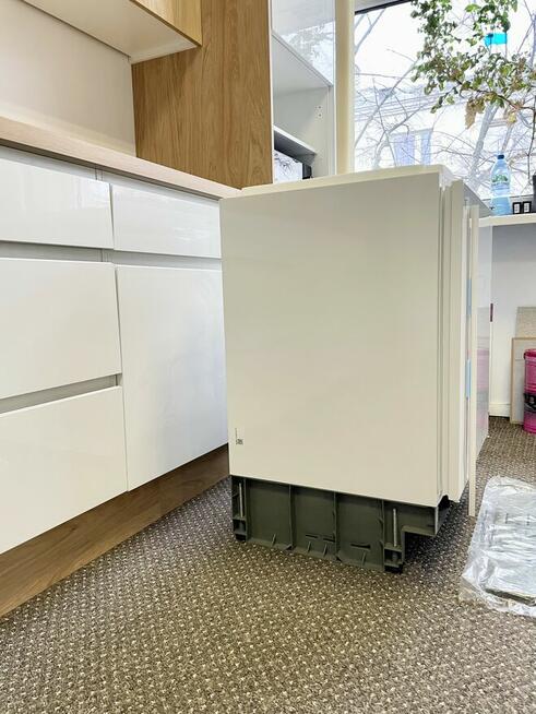 Nowa zamrażarka szufladowa do zabudowy ELECTROLUX LYB2AF82S