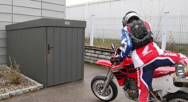 Stalowy schowek na motocykl i skuter – wytrzymała konstrukcj