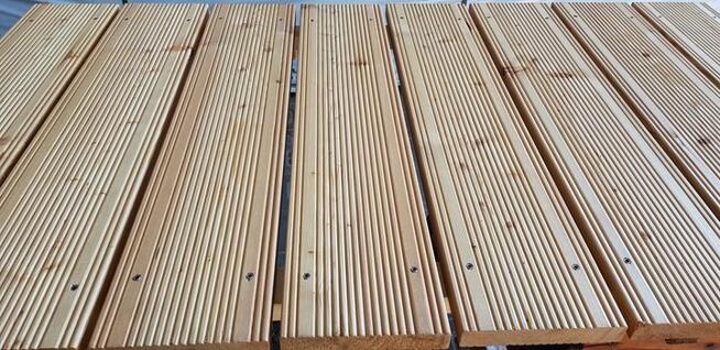 Deska tarasowa modrzew syberyjski ryflowana taras 24x145mm