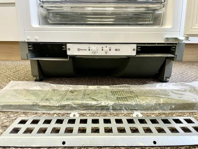 Nowa zamrażarka szufladowa do zabudowy ELECTROLUX LYB2AF82S