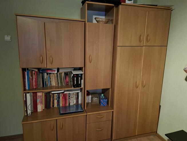 Meblościanka z biurkiem, oraz wersalka