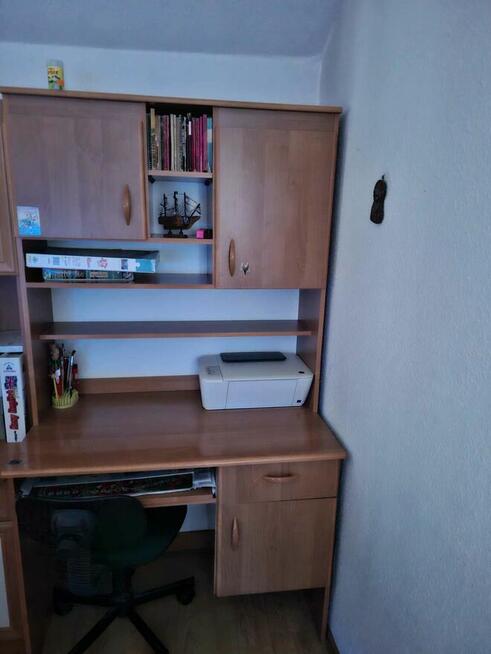 Meblościanka z biurkiem, oraz wersalka