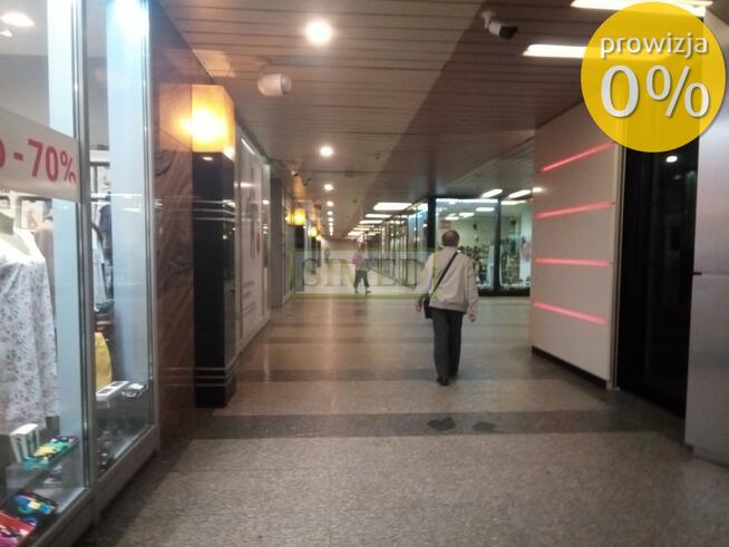 Mały punkt handlowo usługowy w Centrum Warszawy
