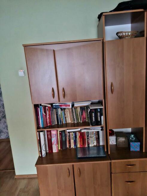 Meblościanka z biurkiem, oraz wersalka