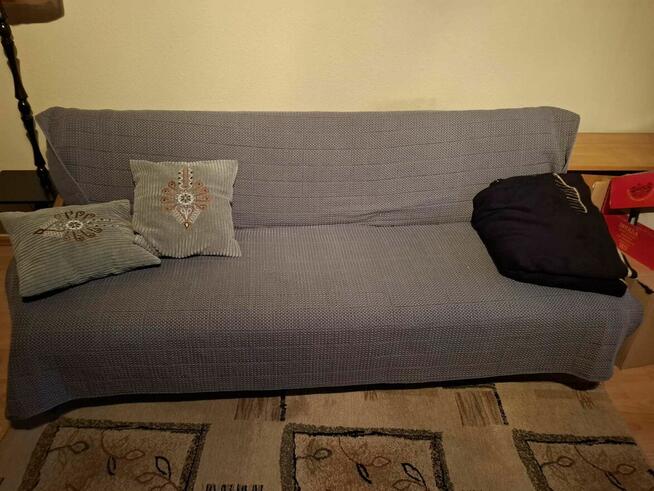 Meblościanka z biurkiem, oraz wersalka