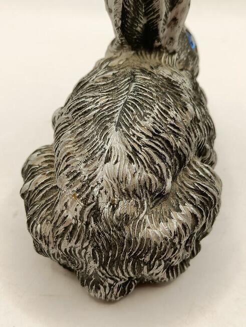 Figurka szary zając z niebieskimi oczami ozdoba dekoracja