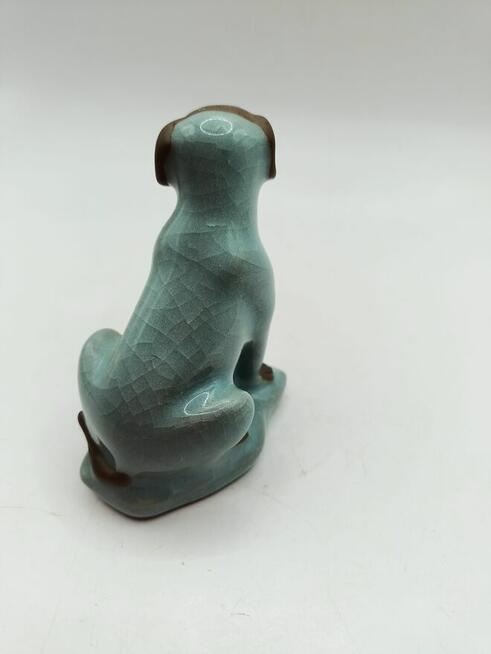 Figurka pies połączenie surowej glinki i szkliwienia