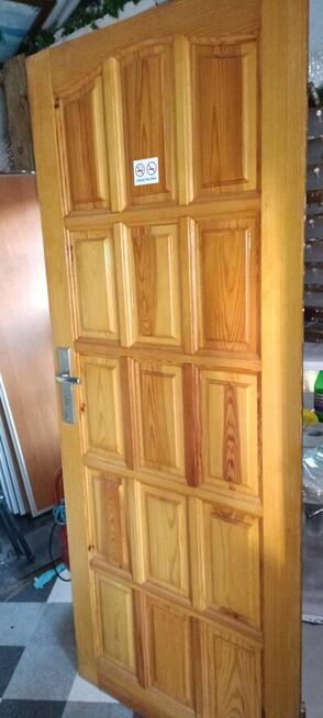 drzwi drewniany z ramą