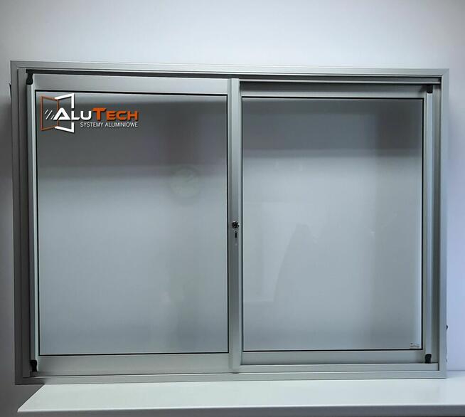 Okno przesuwane w bok doprzyczepy gastronomicznej kontenera