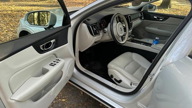 VOLVO S60 2.0 benzyna 310 KM. AWD Momentum Pro