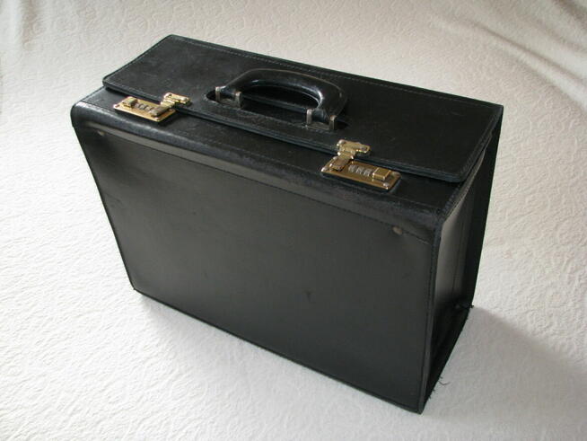 Duży neseser teczka kufer z szyfrem na dokumenty skóra torba