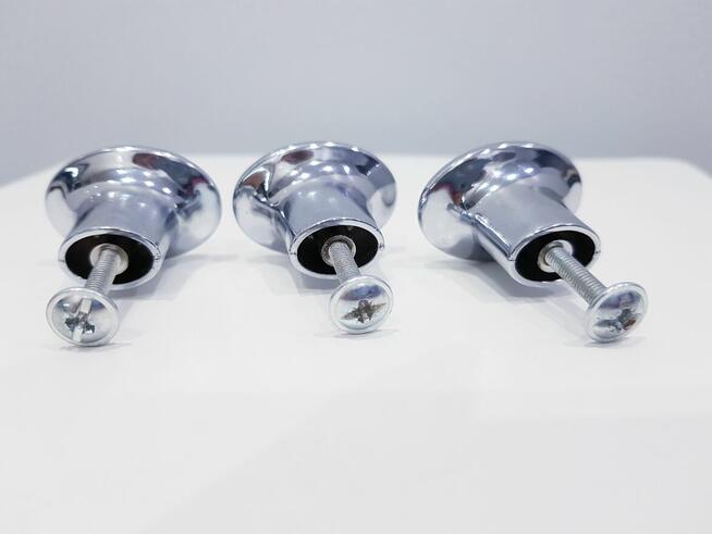 Zestaw ozdobnych klamek, uchwytów do komody, szafek nocnych