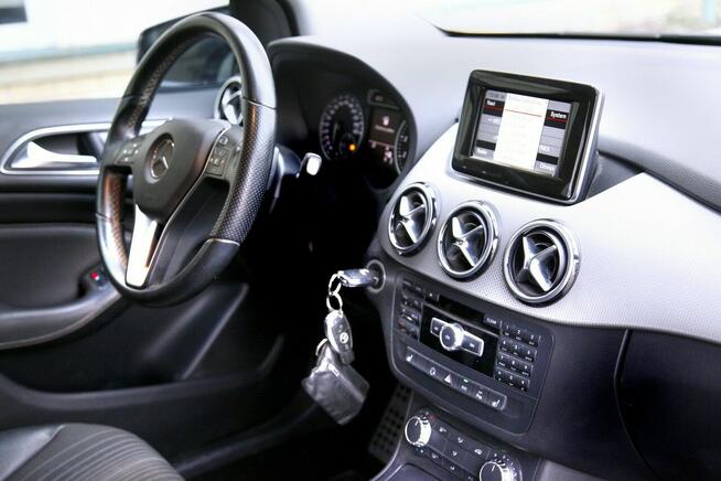 Mercedes B 180 AMGEDITION/BiXenon/Półskóry/Automat 7G-DCT/ SerwisASO/1 Ręka/GWARANCJA