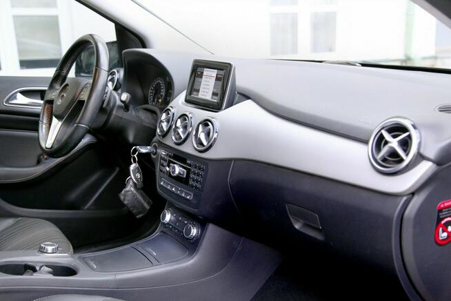 Mercedes B 180 AMGEDITION/BiXenon/Półskóry/Automat 7G-DCT/ SerwisASO/1 Ręka/GWARANCJA