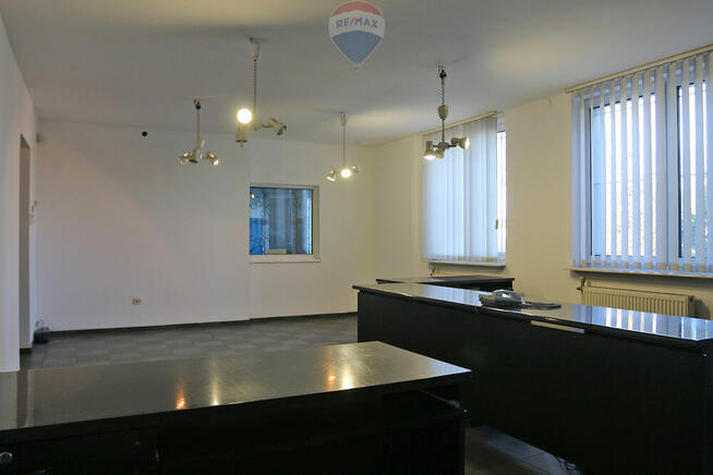 Budynek magazynowy z częścią biurową na wynajem