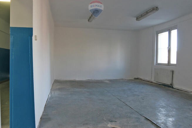 Budynek magazynowy z częścią biurową na wynajem