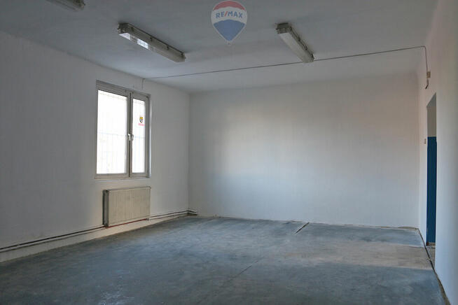 Budynek magazynowy z częścią biurową na wynajem