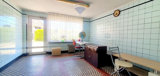 Duży dom jednorodzinny z częścią usługową