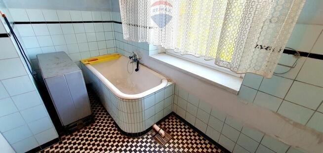 Duży dom jednorodzinny z częścią usługową