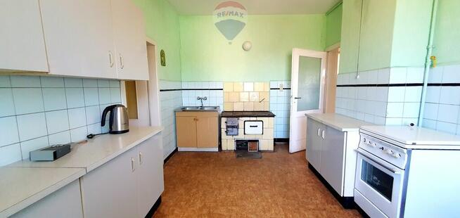 Duży dom jednorodzinny z częścią usługową