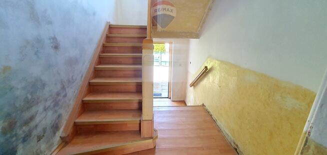 Budynek mieszkalny z częścią usługową