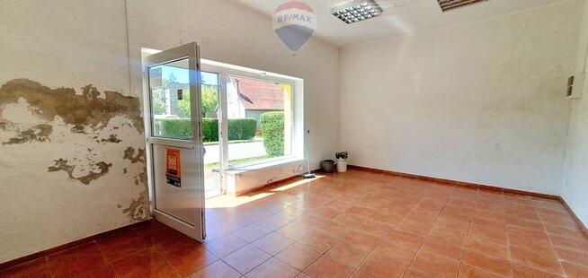 Budynek mieszkalny z częścią usługową