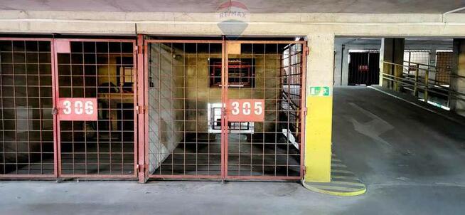 Boks garażowy w garażu wielopoziomowym