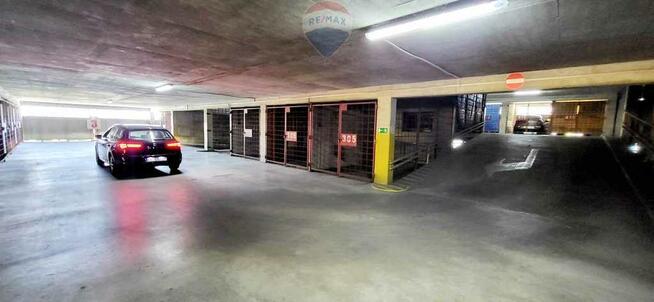 Boks garażowy w garażu wielopoziomowym