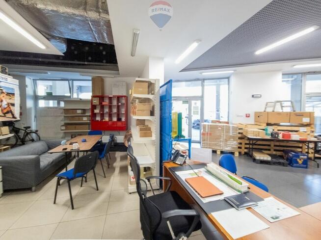 BLACK WEEKS Sklep/usługi/witryna/miejsca postojowe