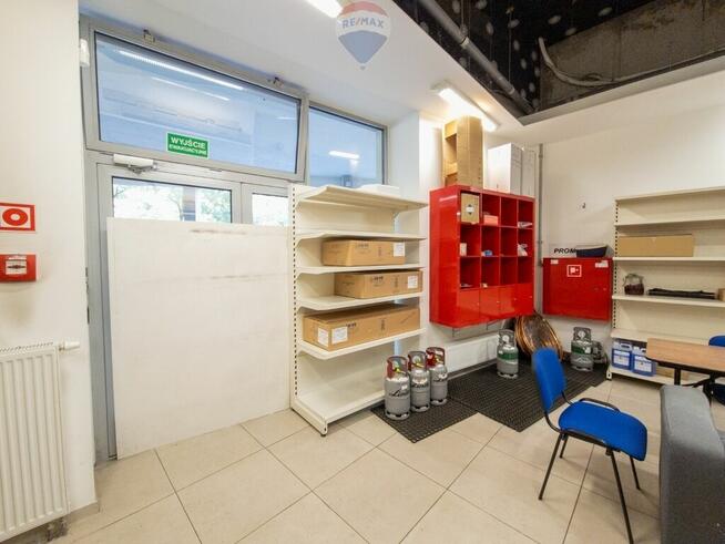 BLACK WEEKS Sklep/usługi/witryna/miejsca postojowe